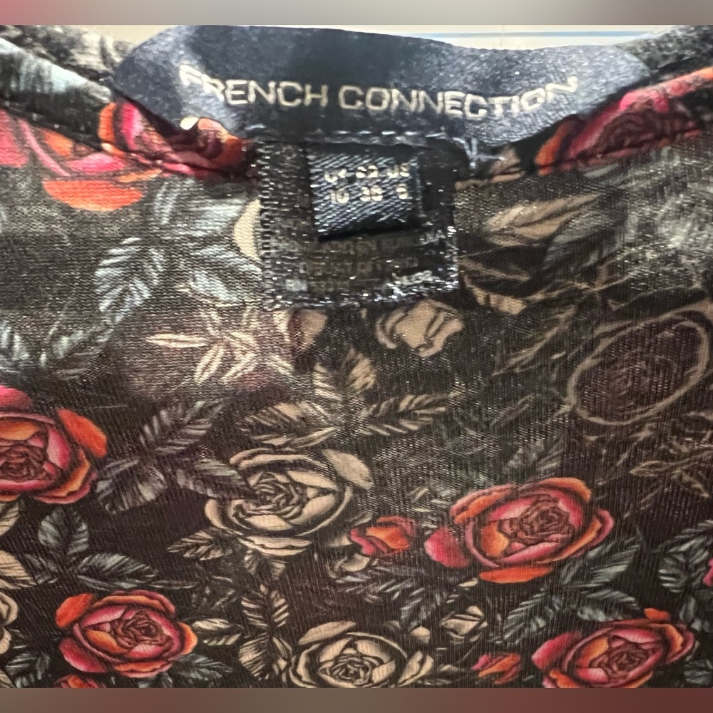 Beautiful flower dress. Size 6.